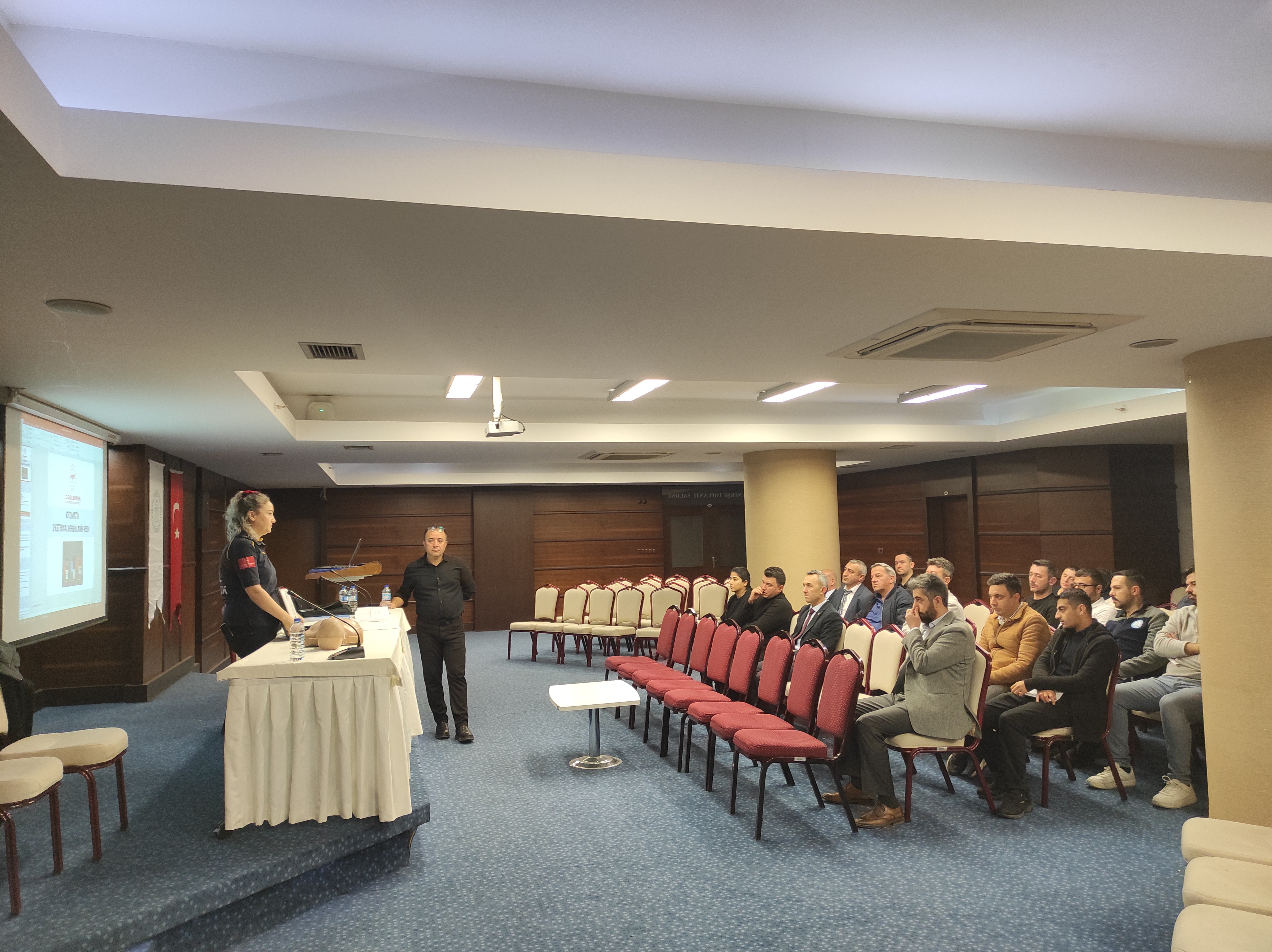 Ankara İl Sağlık Müdürlüğü Eğitim Birimi tarafından AYBÜ Milli İrade Yerleşkesi'nde üniversite personelimize 'İlk Yardım Eğitimi' verildi.