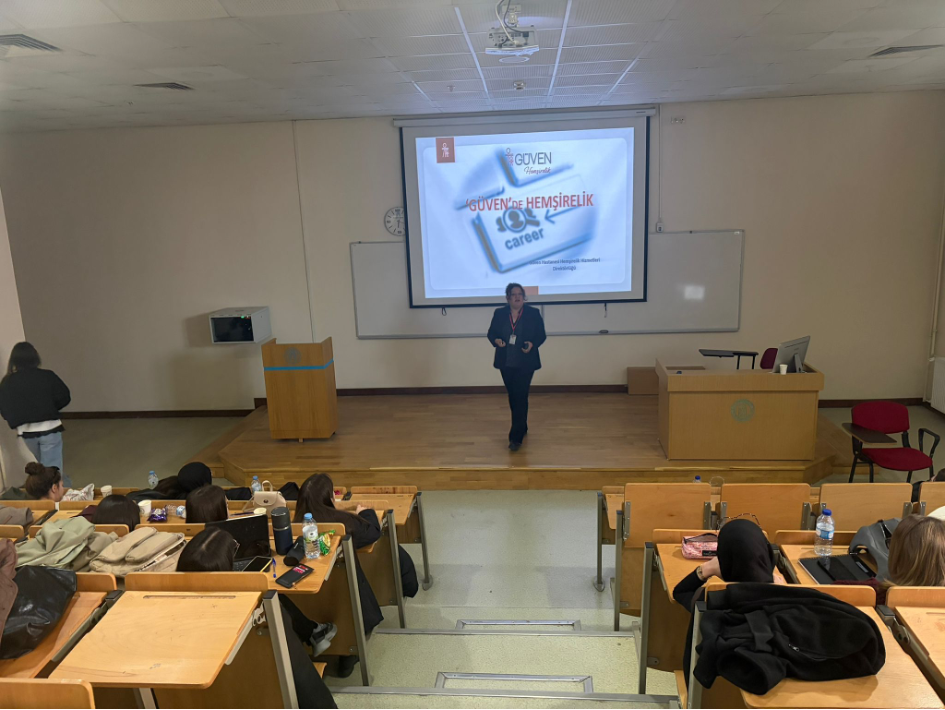 Following the event, a question-and-answer session was held with the students on the topic.