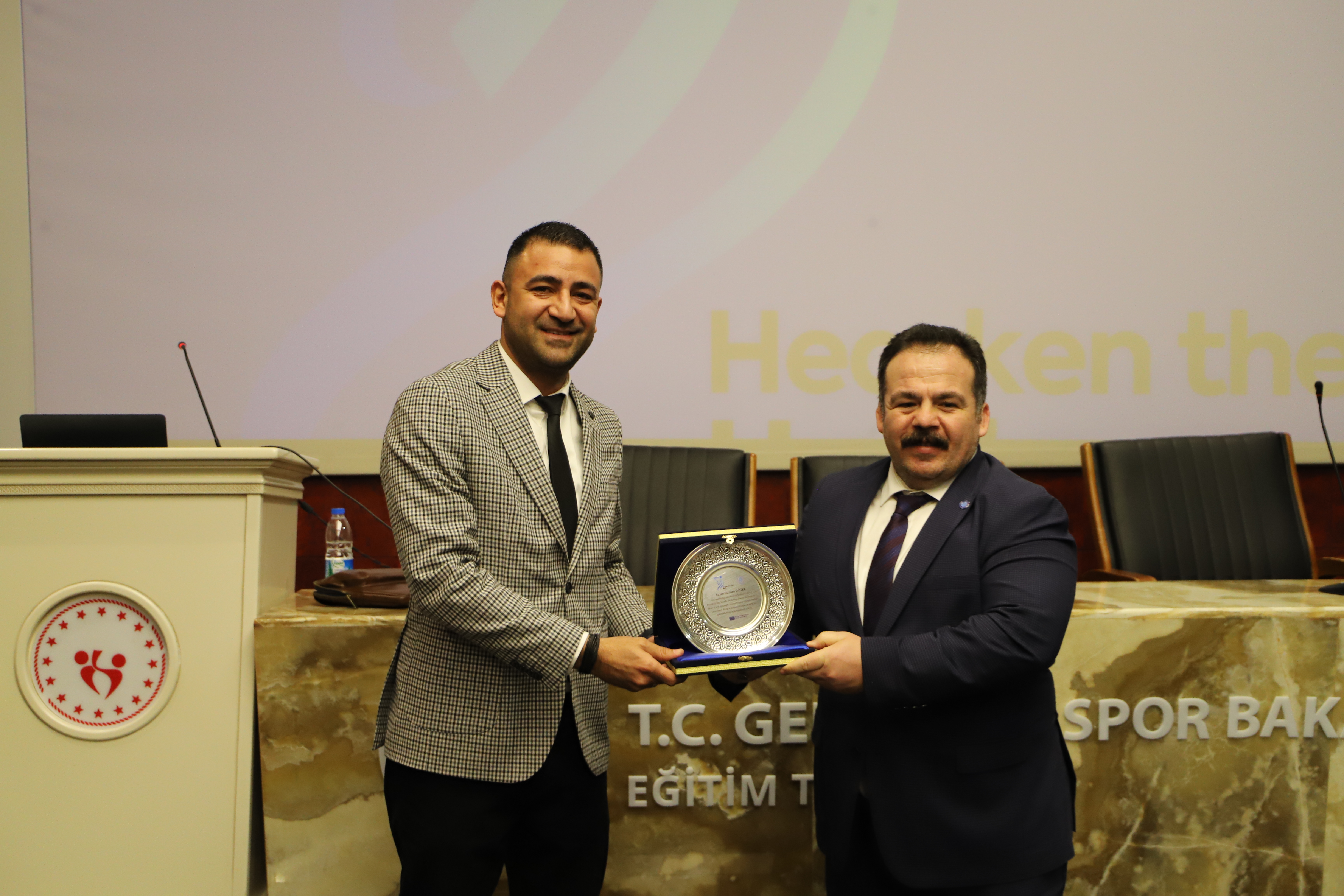 13 proje açılış plaket 4.JPG