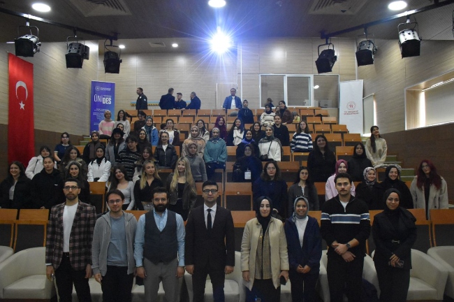 ÜNİDES ve Gençlik Çalışmaları Bilgilendirme Toplantısı Toplu Fotoğraf