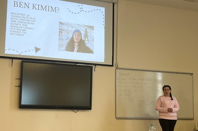 Zeynep Pişkin'in sunum esnasında çekilmiş bir fotoğrafı