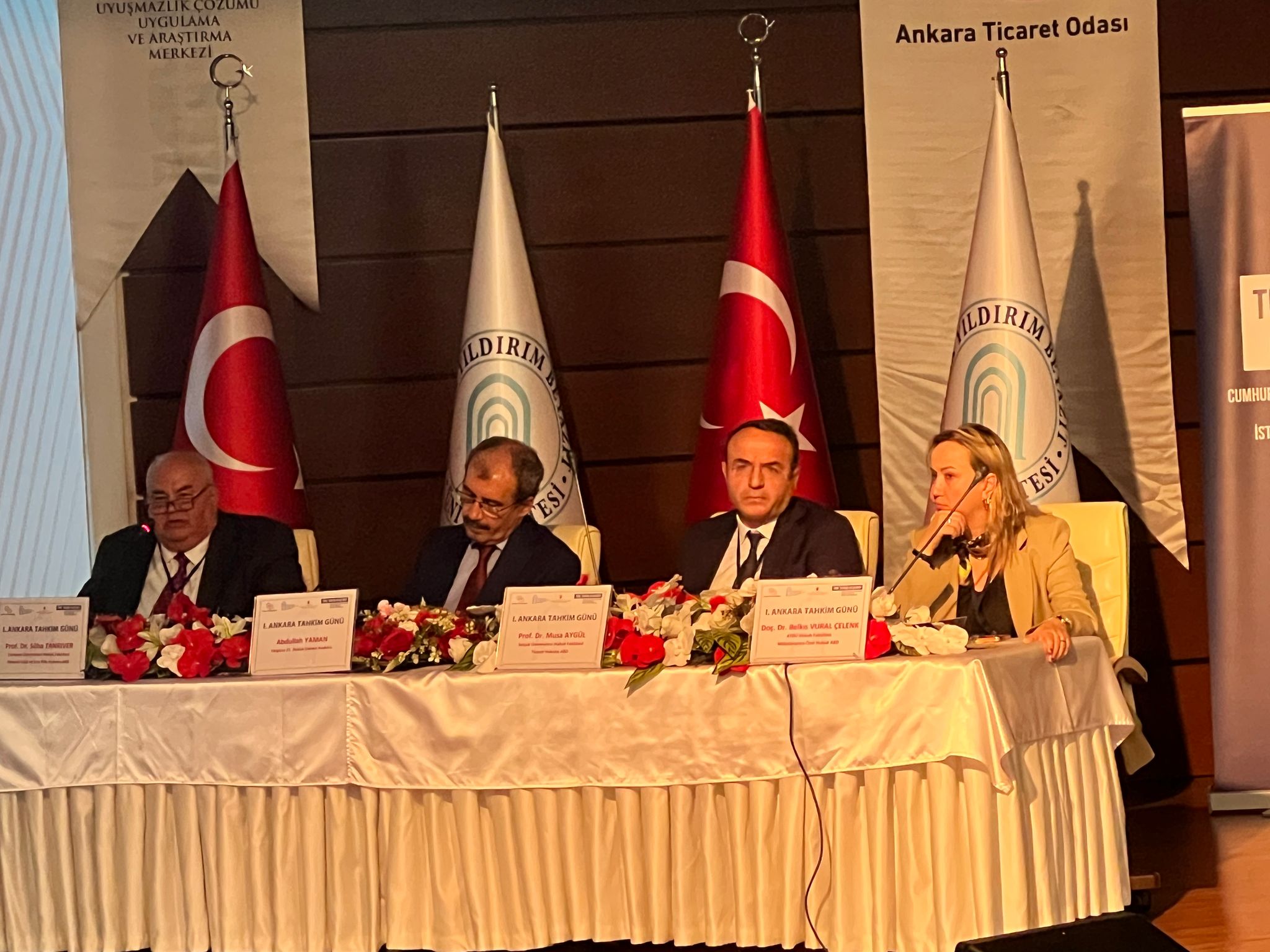 iii oturum masa.jpeg