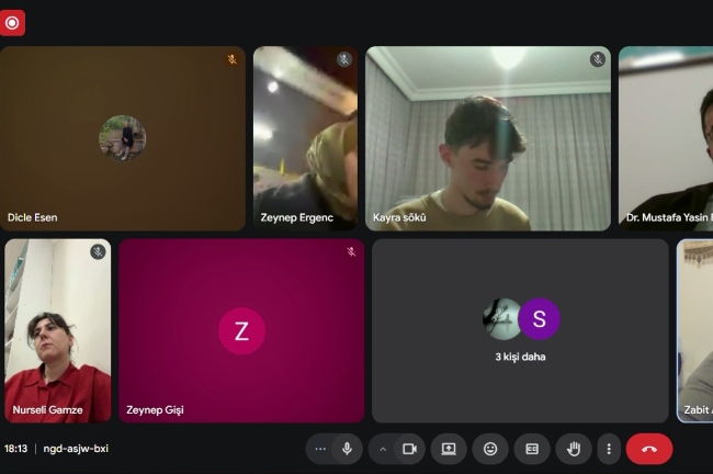 3 Aralık 2025 Tarihli Akreditasyon Komisyonu ve Öğrenci Temsilcileriyle Yapılan Toplantının Görseli (Visual of the Meeting Held with the Accreditation Commission and Student Representatives on December 3, 2025)