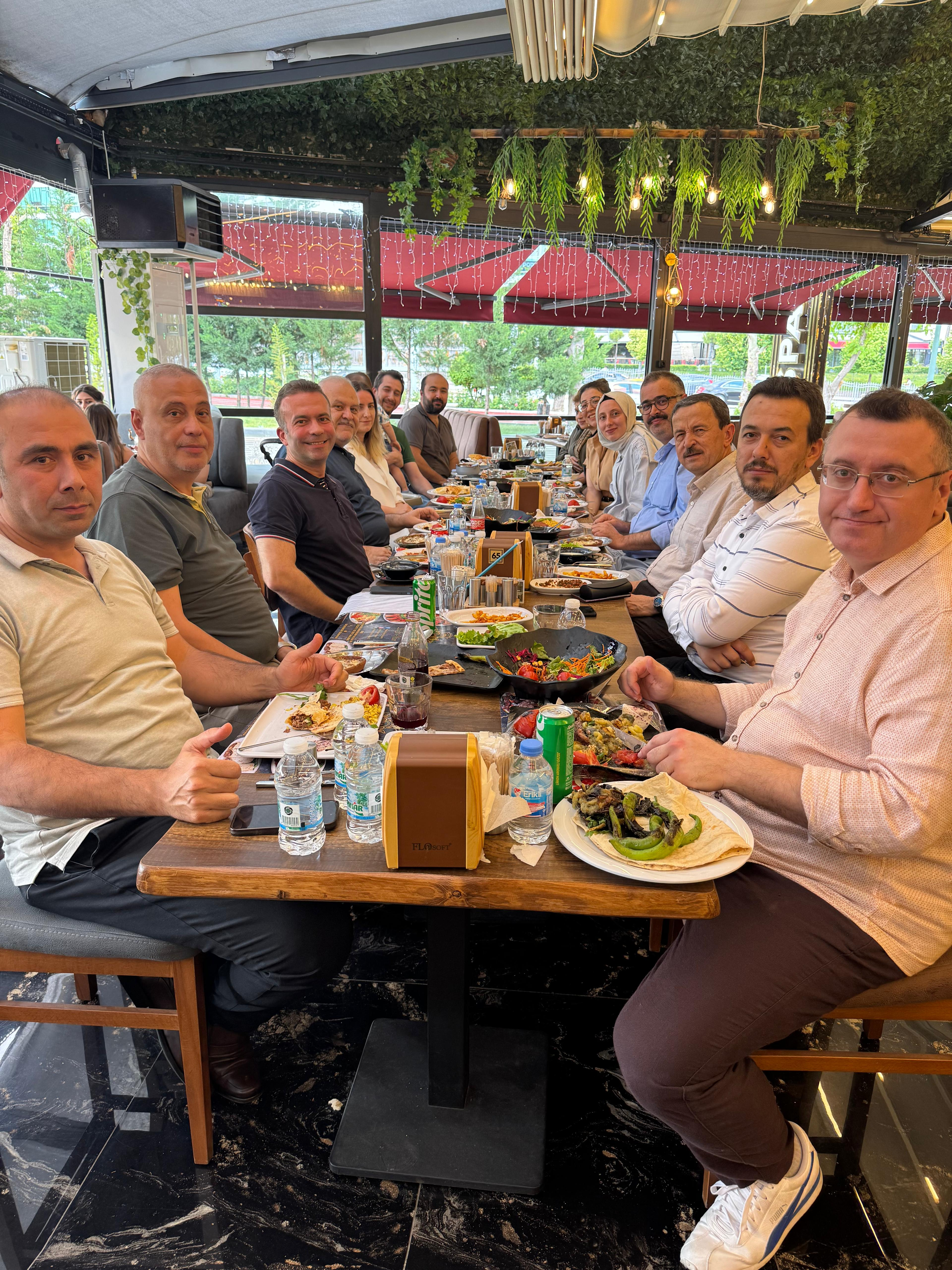 bölüm üyeleri yemek görseli