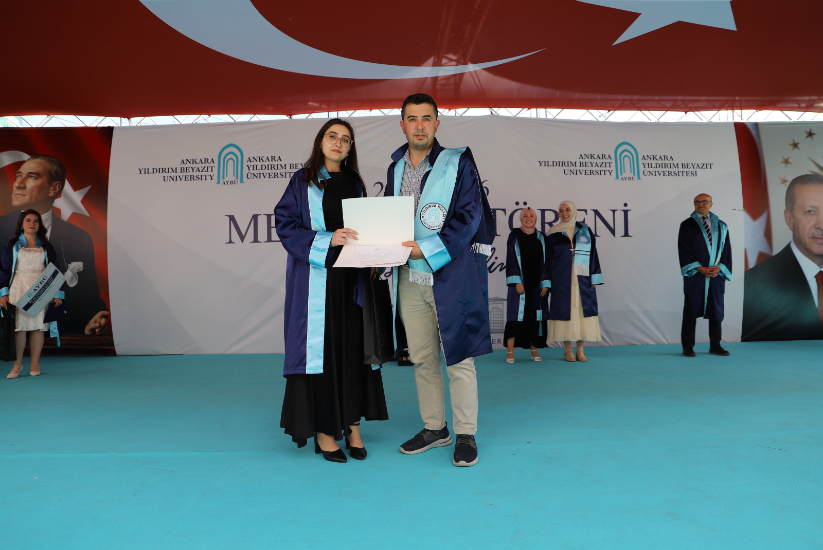 bolum ikinciis ve odulunu takdim eden selim hoca