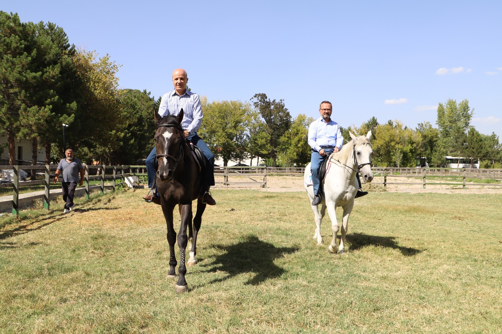 Fc9pHbrWAAkoT7p (1).jpg