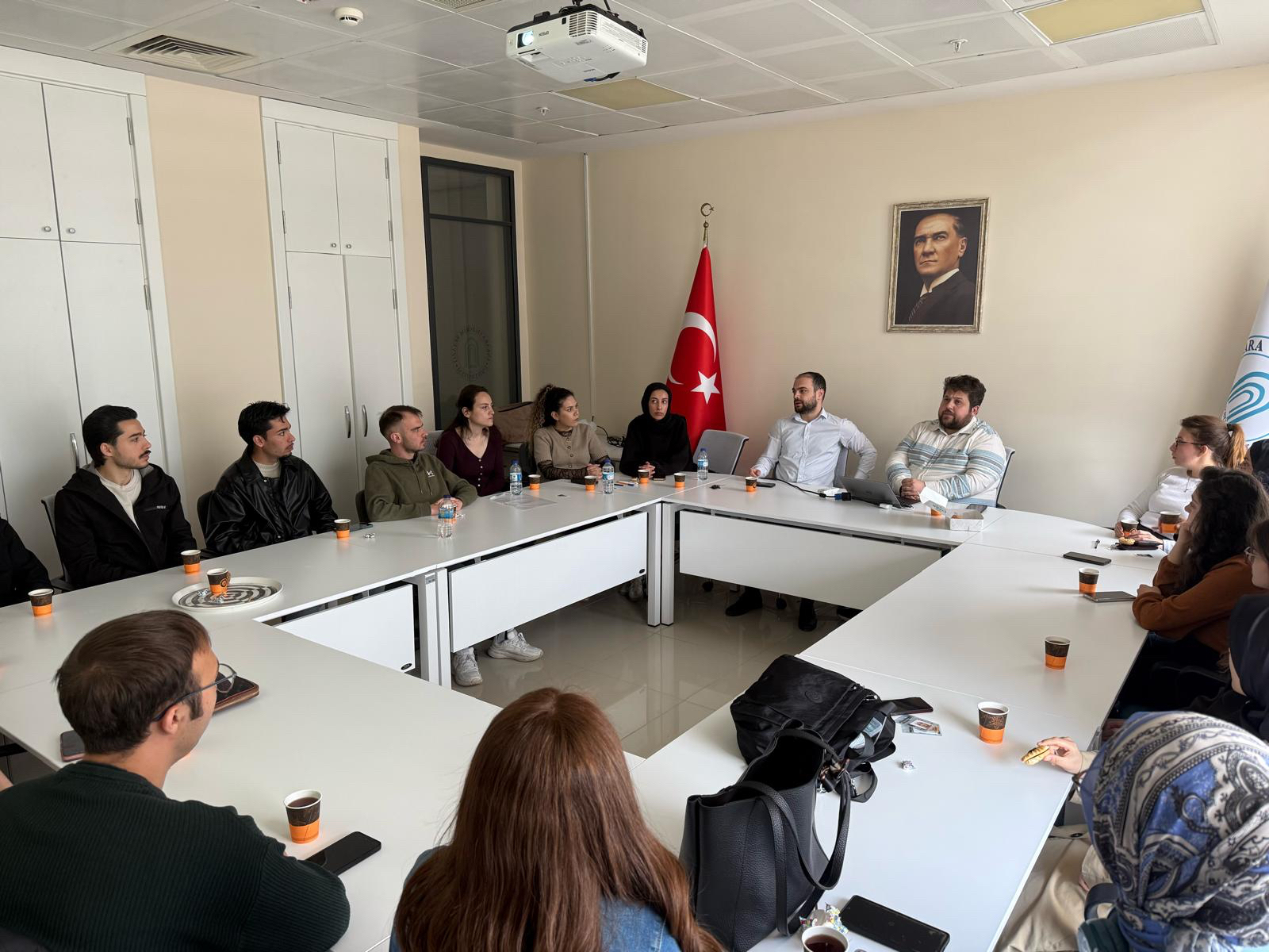 Öğrencilerle olan toplantımız sırasında çekilen resim 2.