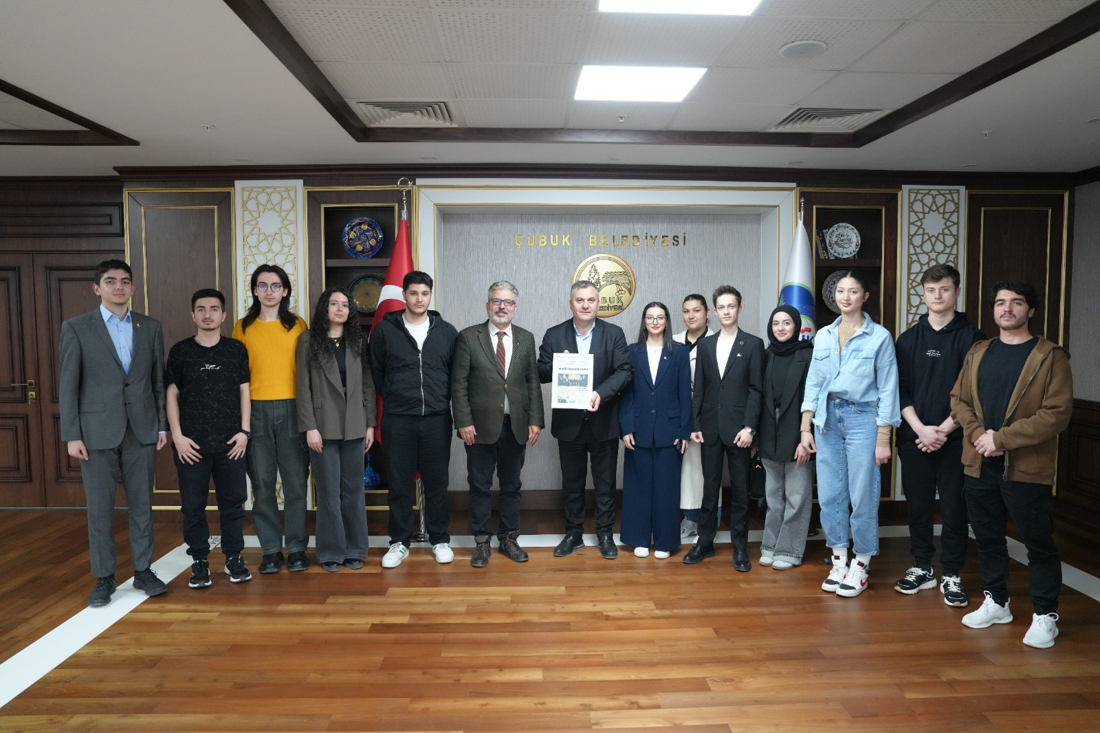Vefa klibi için belediye başkanı ziyaret katılımcılar fotosu 