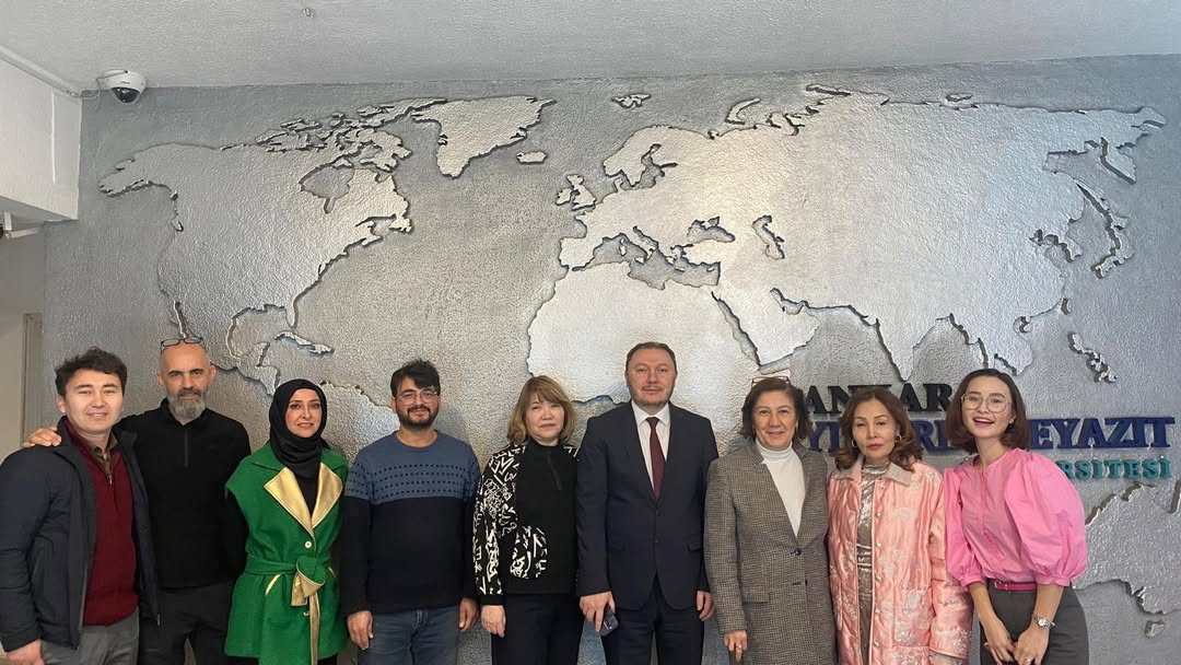 Kazakistan Heyeti, Türkiye'de önemli merkezleri ziyaret etti. Kazakistan’dan gelen Culduzay Derneği yöneticileri, engellilere yönelik başarılı uygulamaları yerinde incelemek ve Kazakistan’da benzer projeleri hay.jpg