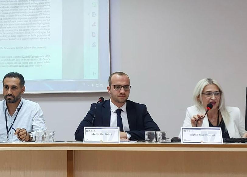 Öğr. Gör. Dr. Tuğba KARABULUT, Uluslararası Edebiyat Konferansında sunumdan fotoğraf