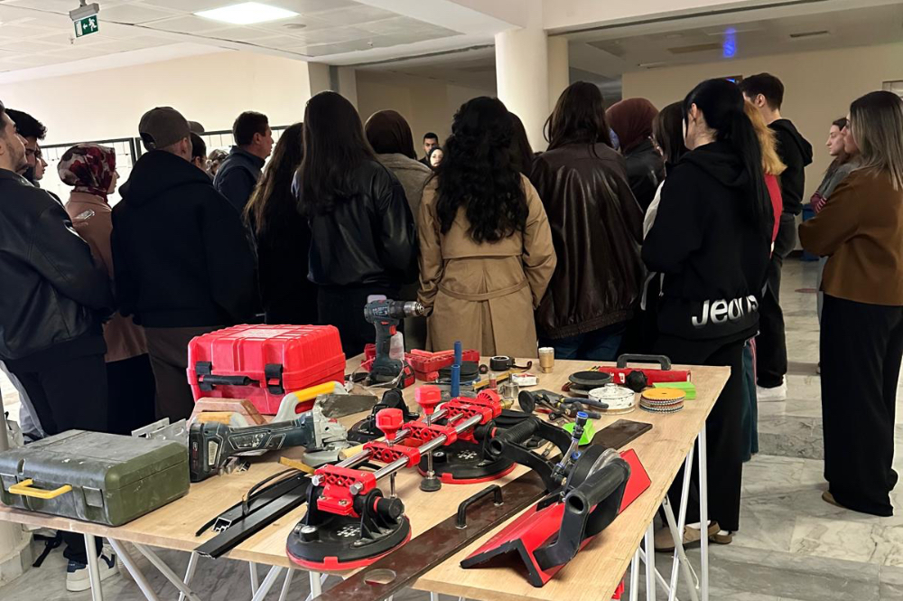 Ankara Yıldırım Beyazıt Üniversitesi Galeri Resmi