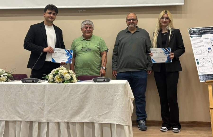 ikincilik derecesini alan FURKAN UZUN ve EMİNE KÜÇÜKYAVUZ grup fotoğrafı
