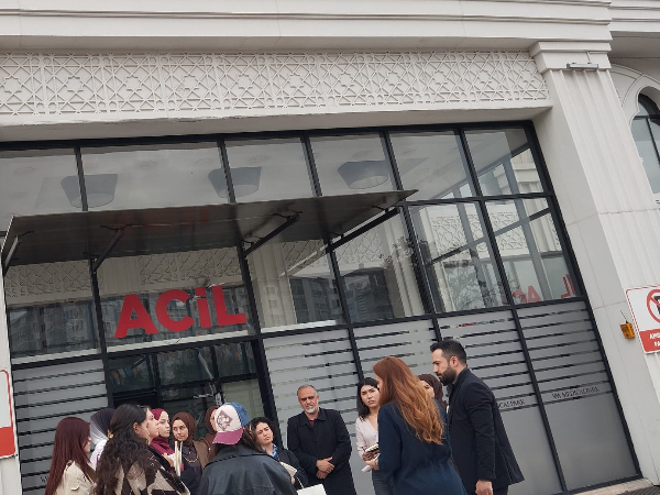 Acil servis girişi