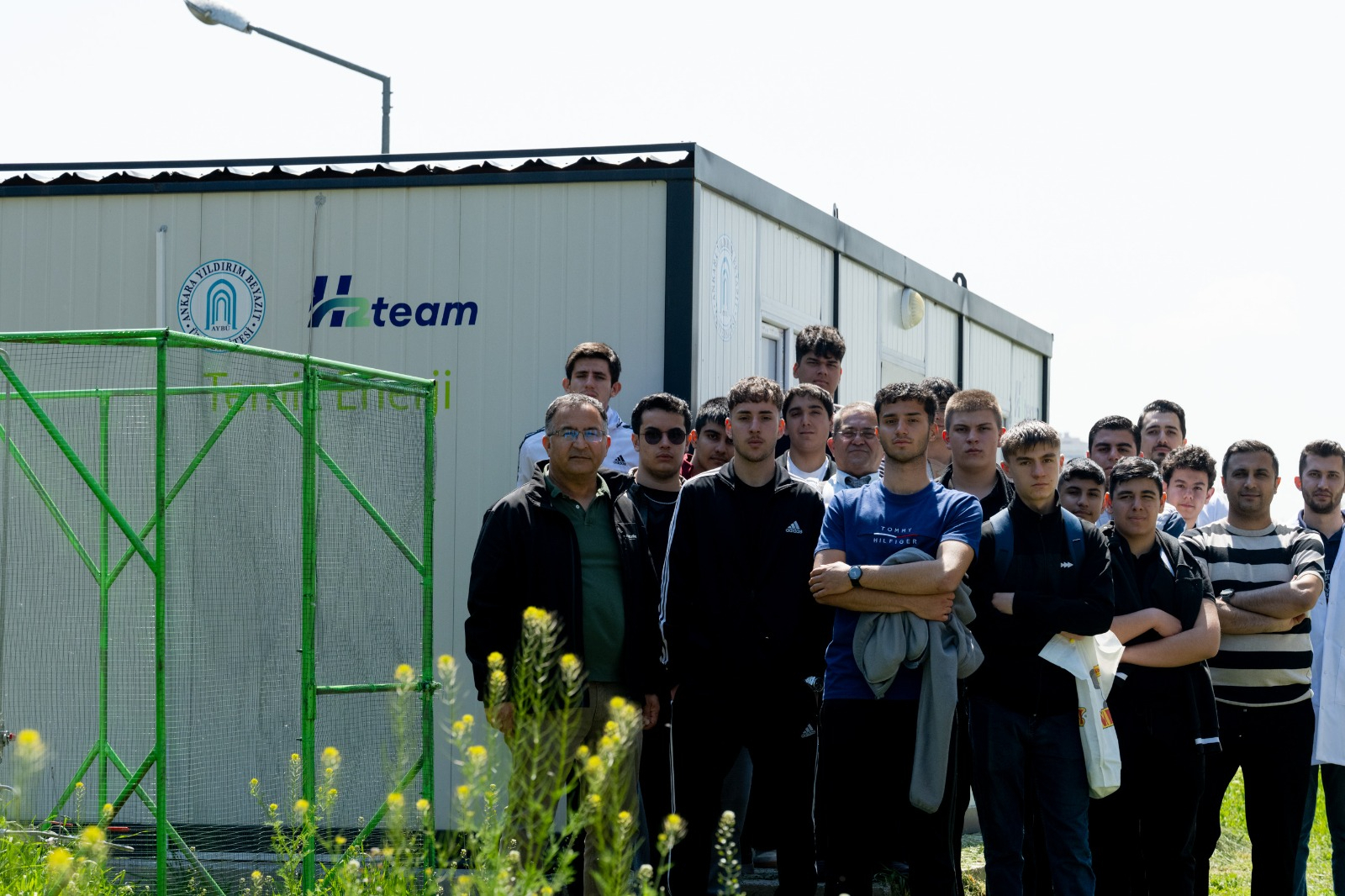 Students from the Renewable Energy Technologies Department of Şehit Murat Üçöz Vocational and Technical Anatolian High School conducted a technical field trip to the Hydrogen Technologies and Energy Application and Research Center.