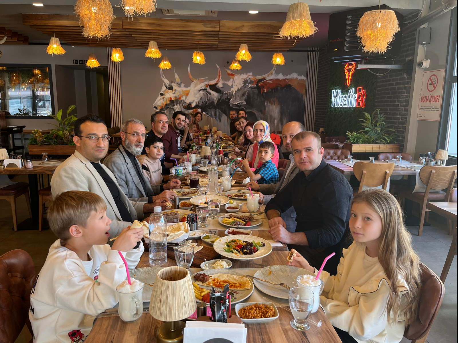 ÇoAYBÜ DİLMER ve AYBÜ Yabancı Diller Yüksekokulu iş birliğiyle devam eden Çocuk İngilizcesi Kursu hocalarımızla değerlendirme toplantısı yapılmıştır. 