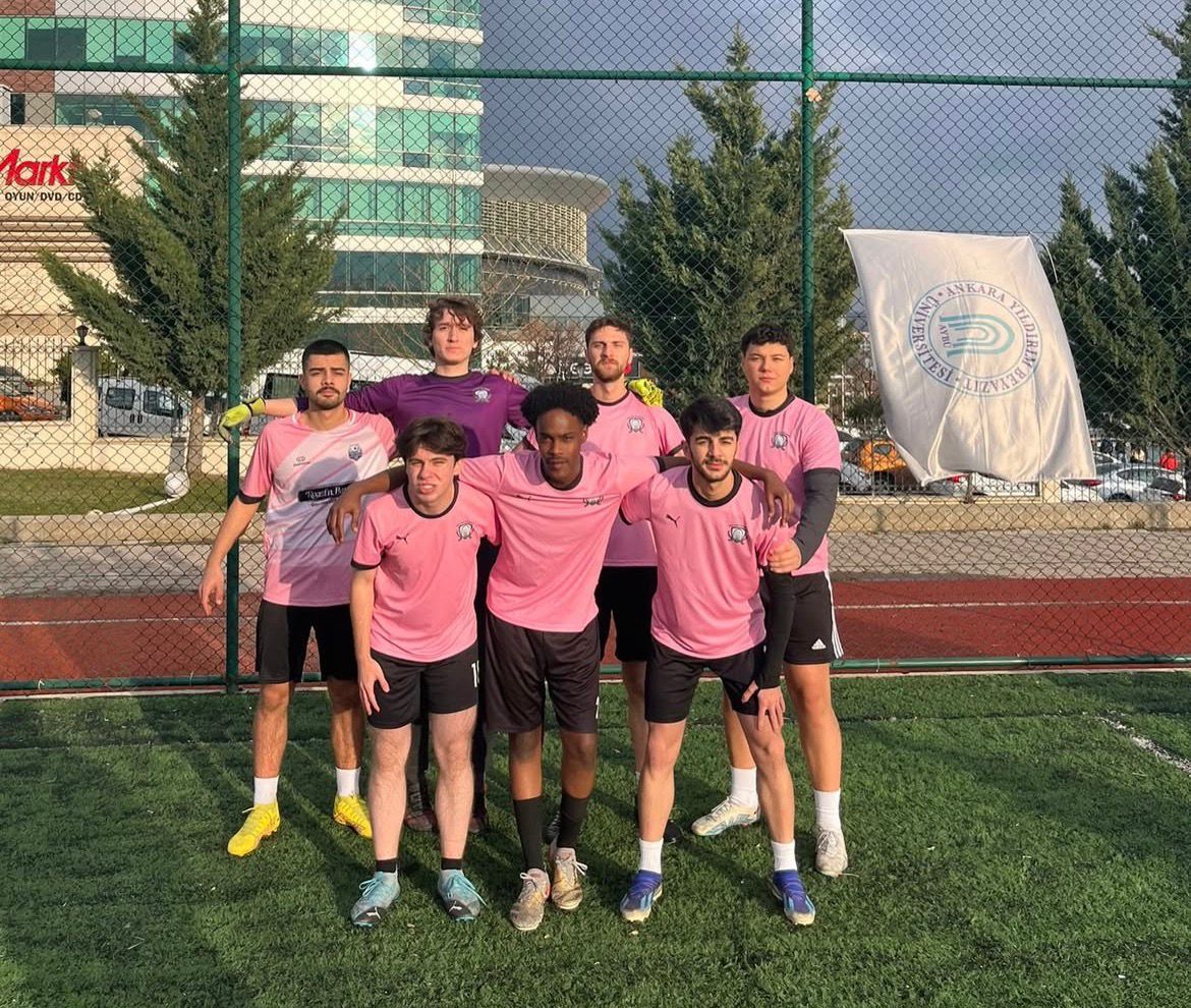 İTBF futbol takımı fotoğrafı