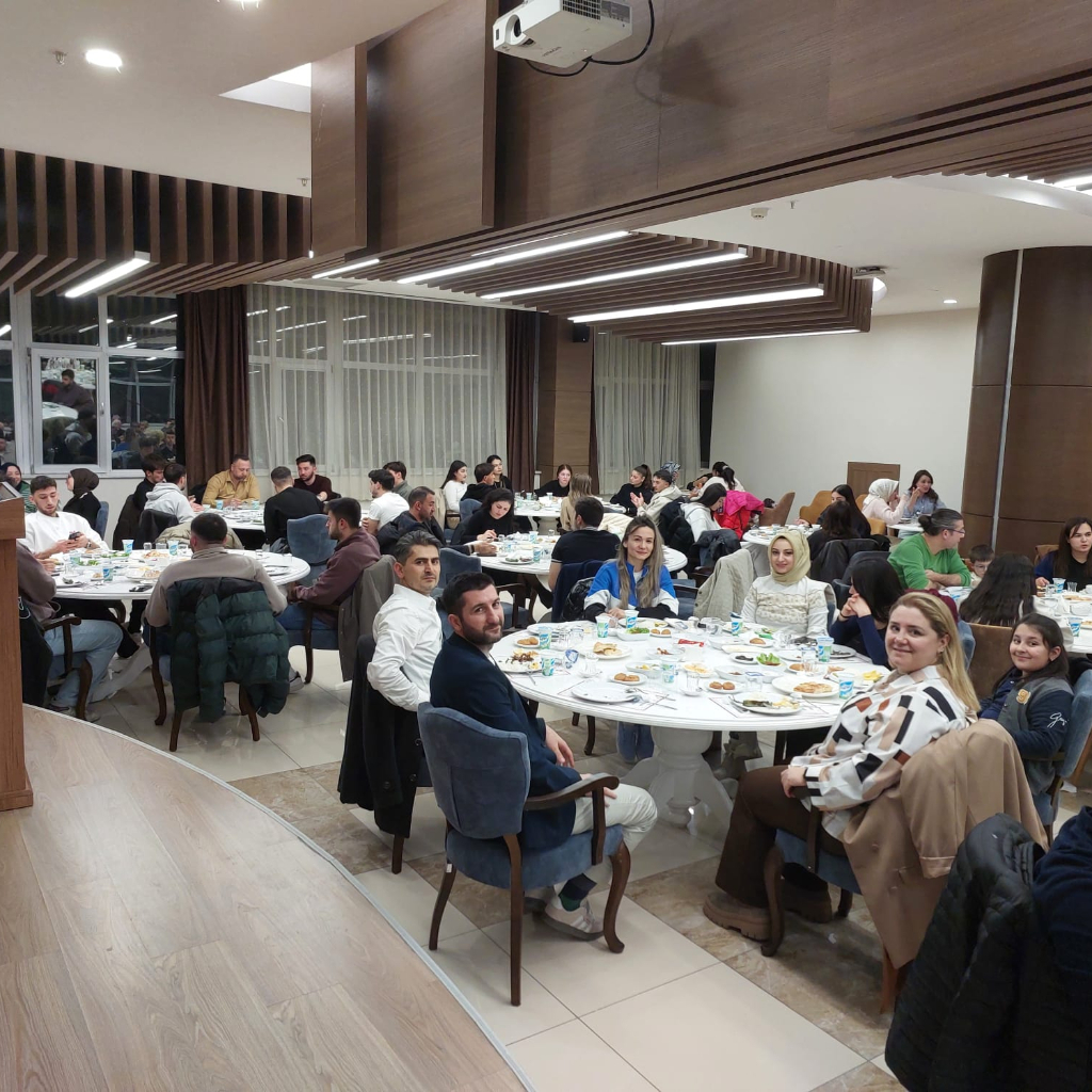 Spor Bilimleri Fakültesi Etlik 15 Temmuz Şehitleri Binamızda iftar programı gerçekleştirildi.