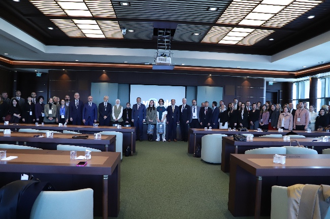 Çalıştaydaki katılımcıların topluca çekilmiş bir fotoğrafı