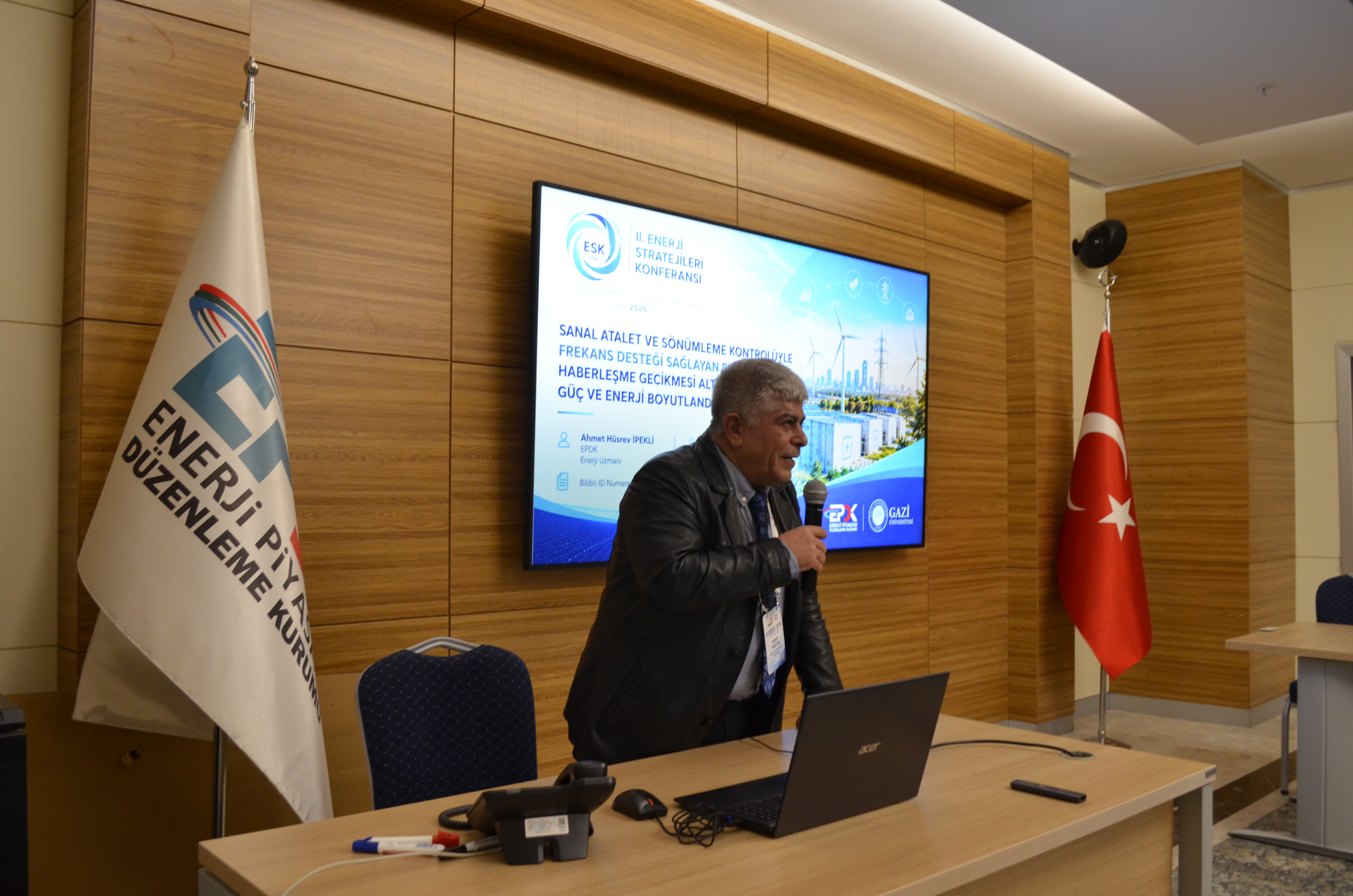 II. Enerji Stratejileri Konferansı Prof. Dr. Bülent YEŞİLATA Oturum Sırasında