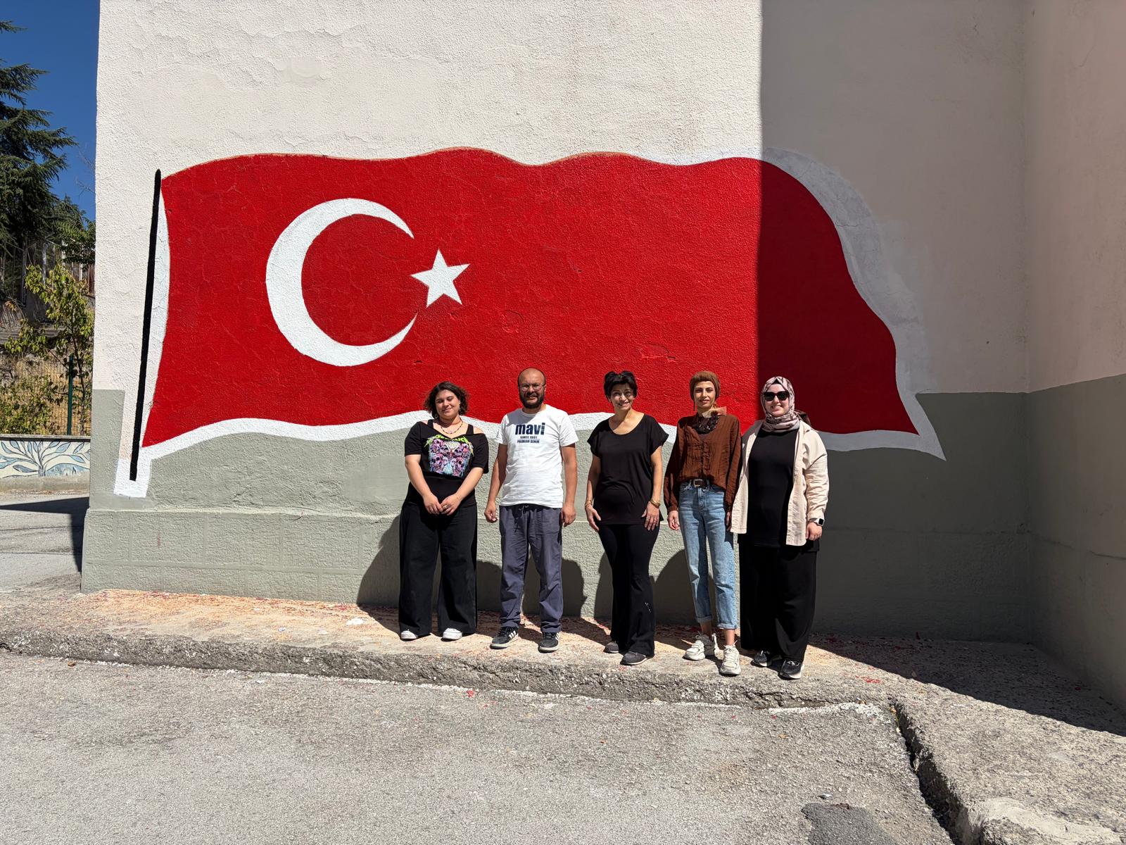 Bayrak Yeniden Boyama Görseli