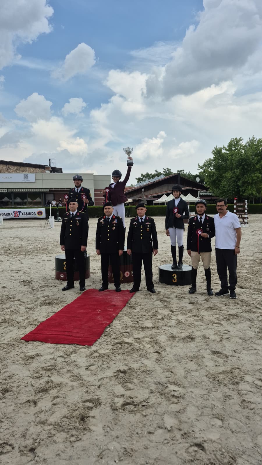Başkent Binicilik Merkezinde AYBÜ Sporcusundan Çifte Kupalı Gurur