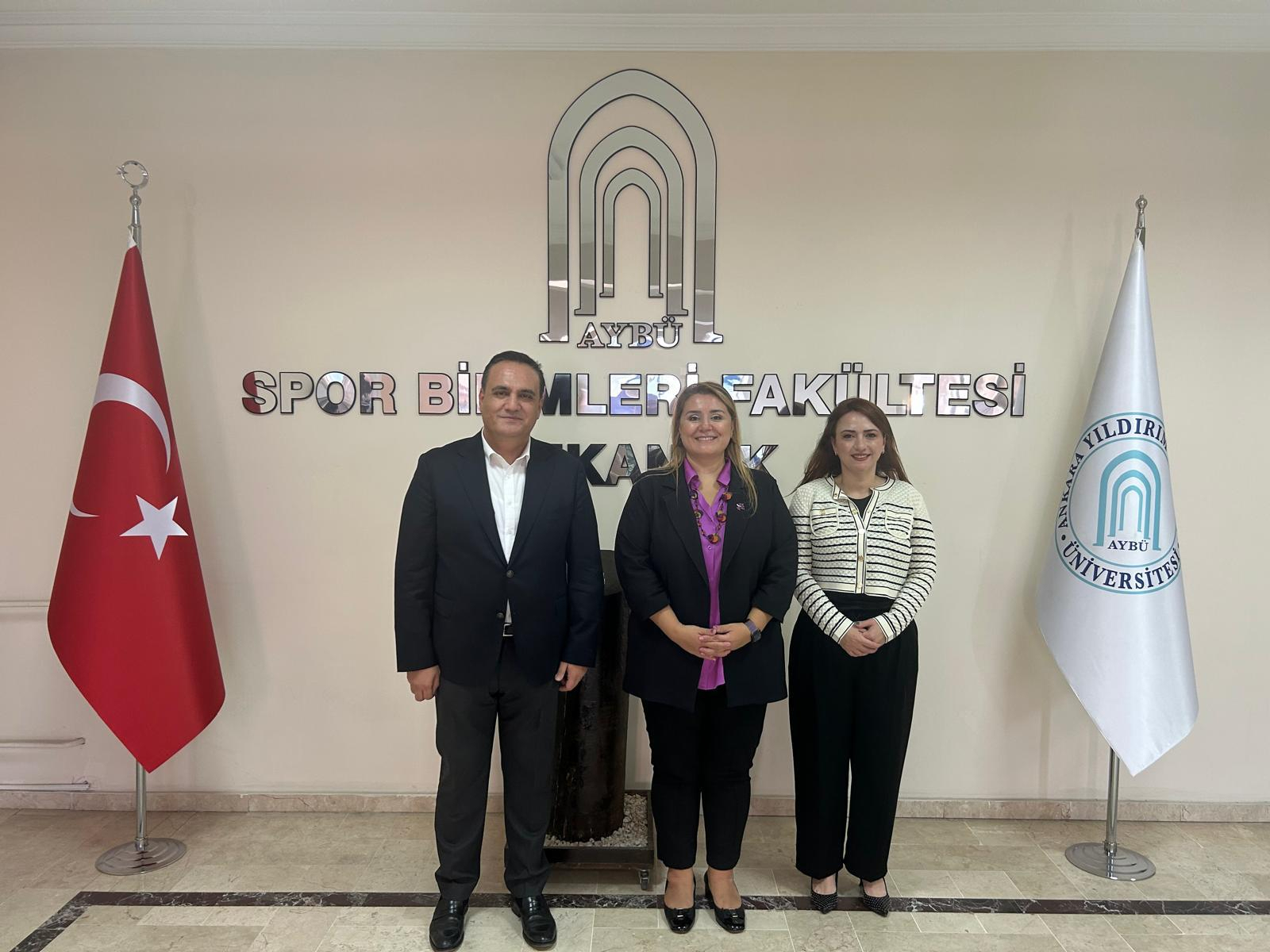 Türkiye Bisiklet Federasyonu Genel Sekreteri sayın Mehmet Sedat FIRAT ve Uzm. Fzt. Neslihan FIRAT dekanımıza hayırlı olsun ziyaretinde bulundular