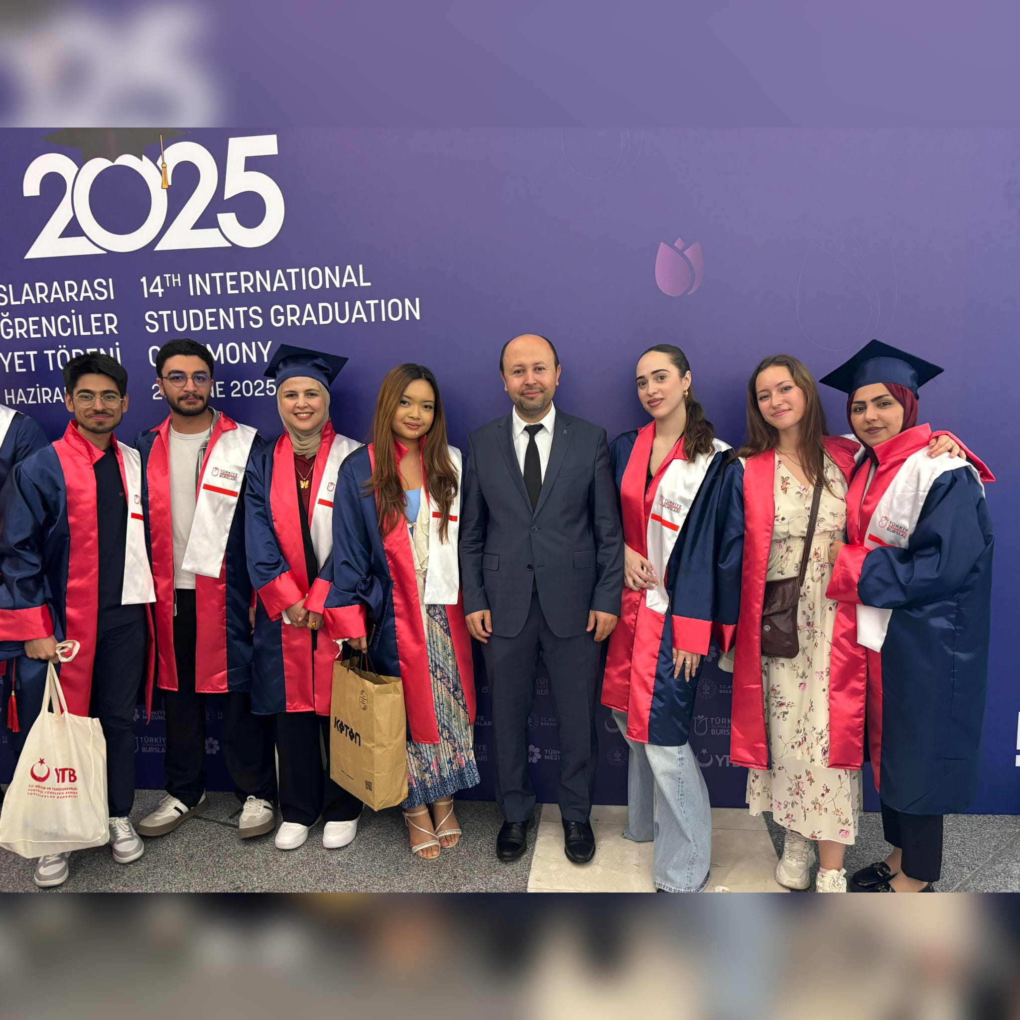 YTB tarafından düzenlenen 14. Uluslararası öğrenciler mezuniyet törenine AYBÜ DİLMER olarak katılım sağladık.