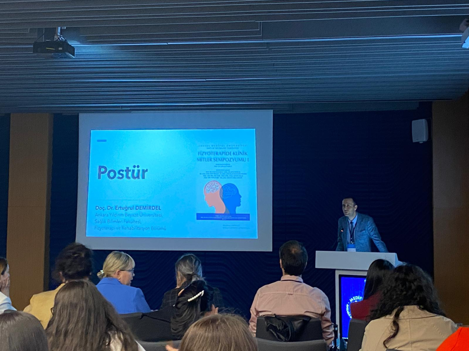 Postür: Postürü Düzeltmeli Miyiz?, Postüral Bozukluklar Ağrıya Neden Olur Mu? isimli sunumun fotoğrafı 