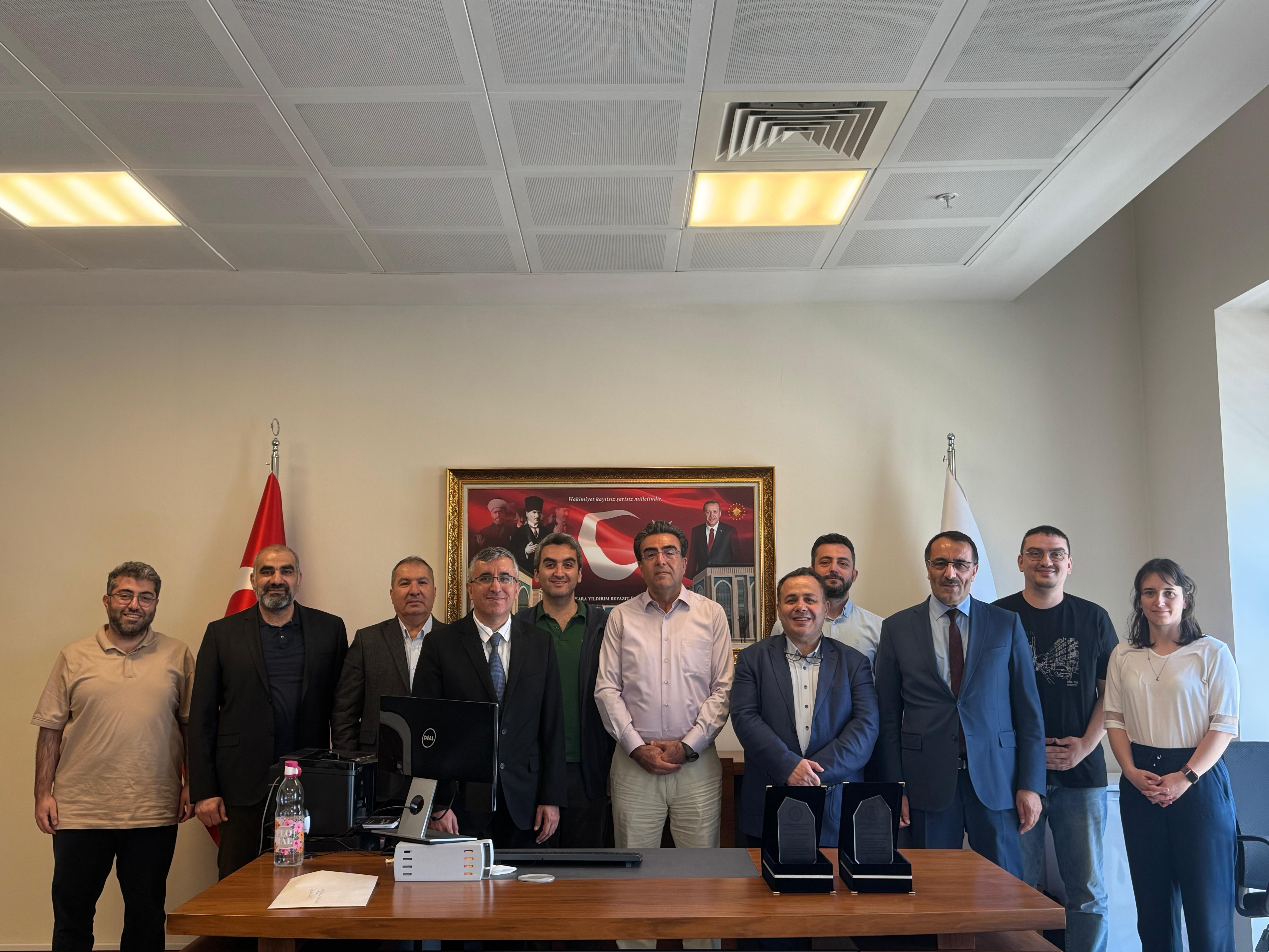 A photo from the award ceremony for Prof. Dr. Mesut Murat Arslan and Prof. Dr. Fuat Oğuz.