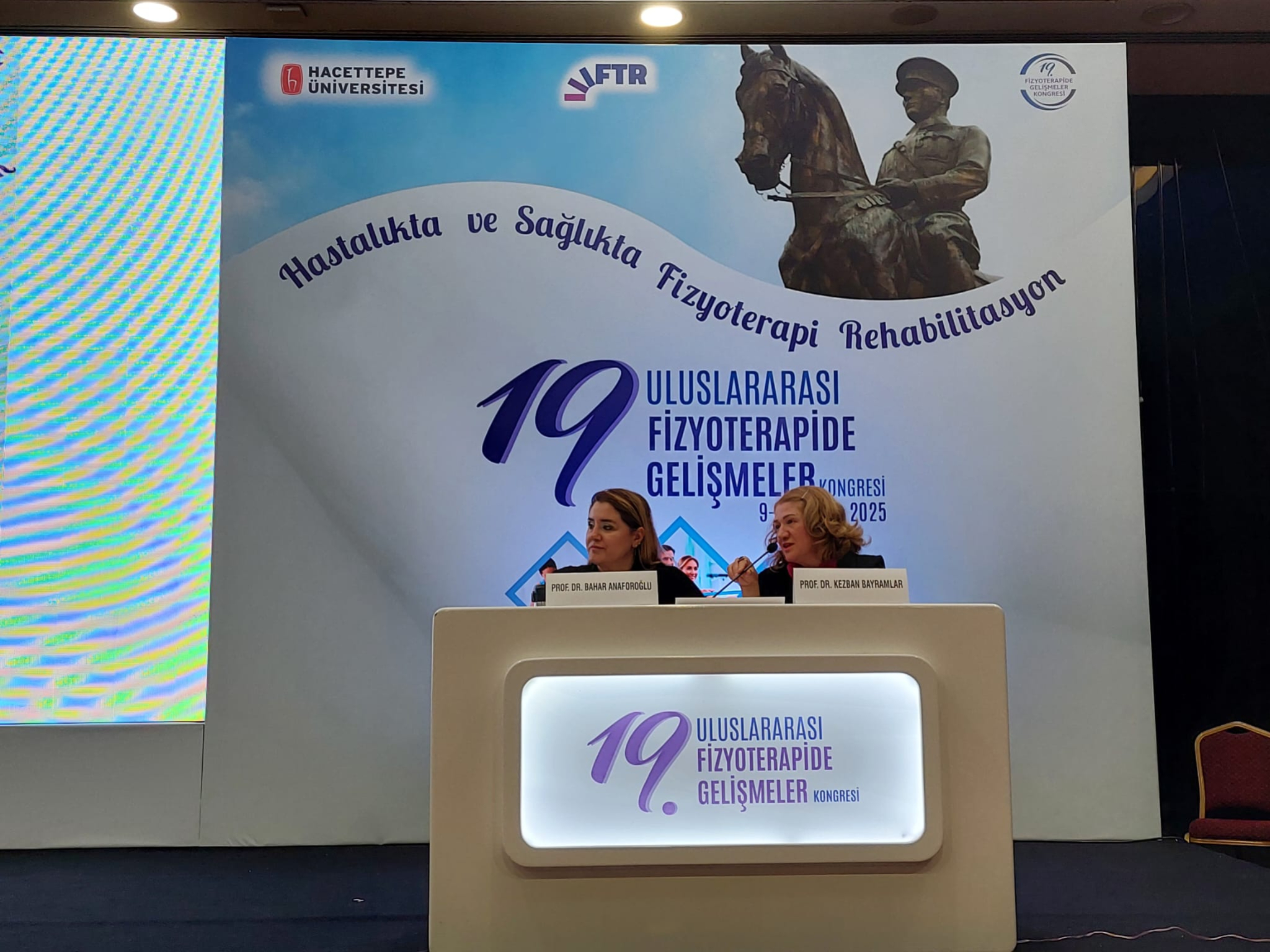 19. Uluslararası Fizyoterapide Gelişmeler Sempozyumu’nda oturum başkanlığı görevi fotoğrafı 
