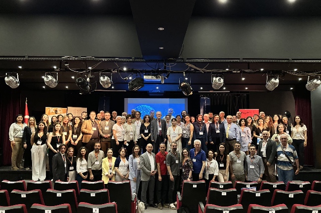 Seminere katılan katılımcıların topluca çekilmiş bir fotoğrafı