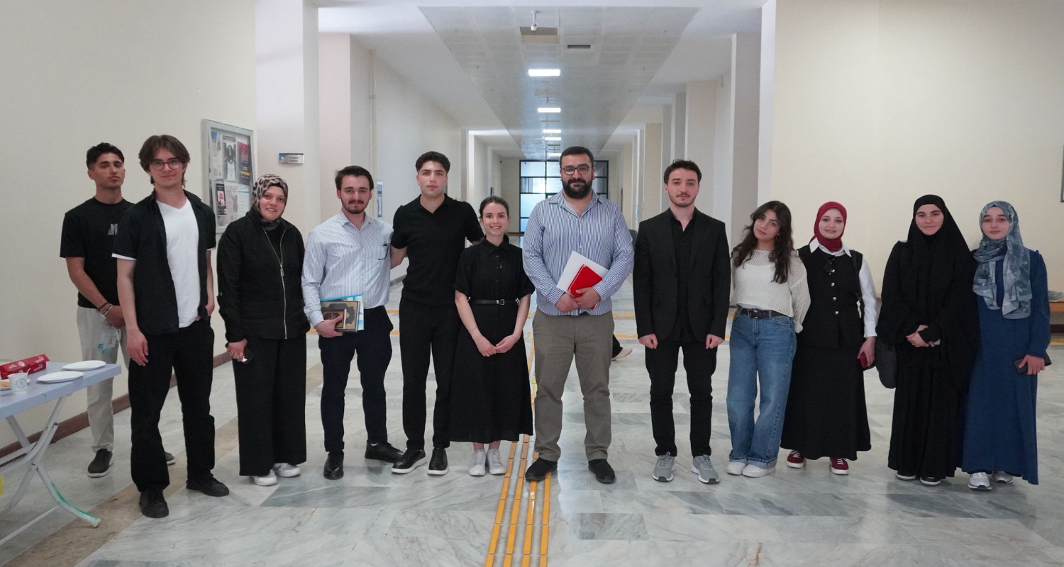 Öğrenciler ile toplu fotoğraf. 