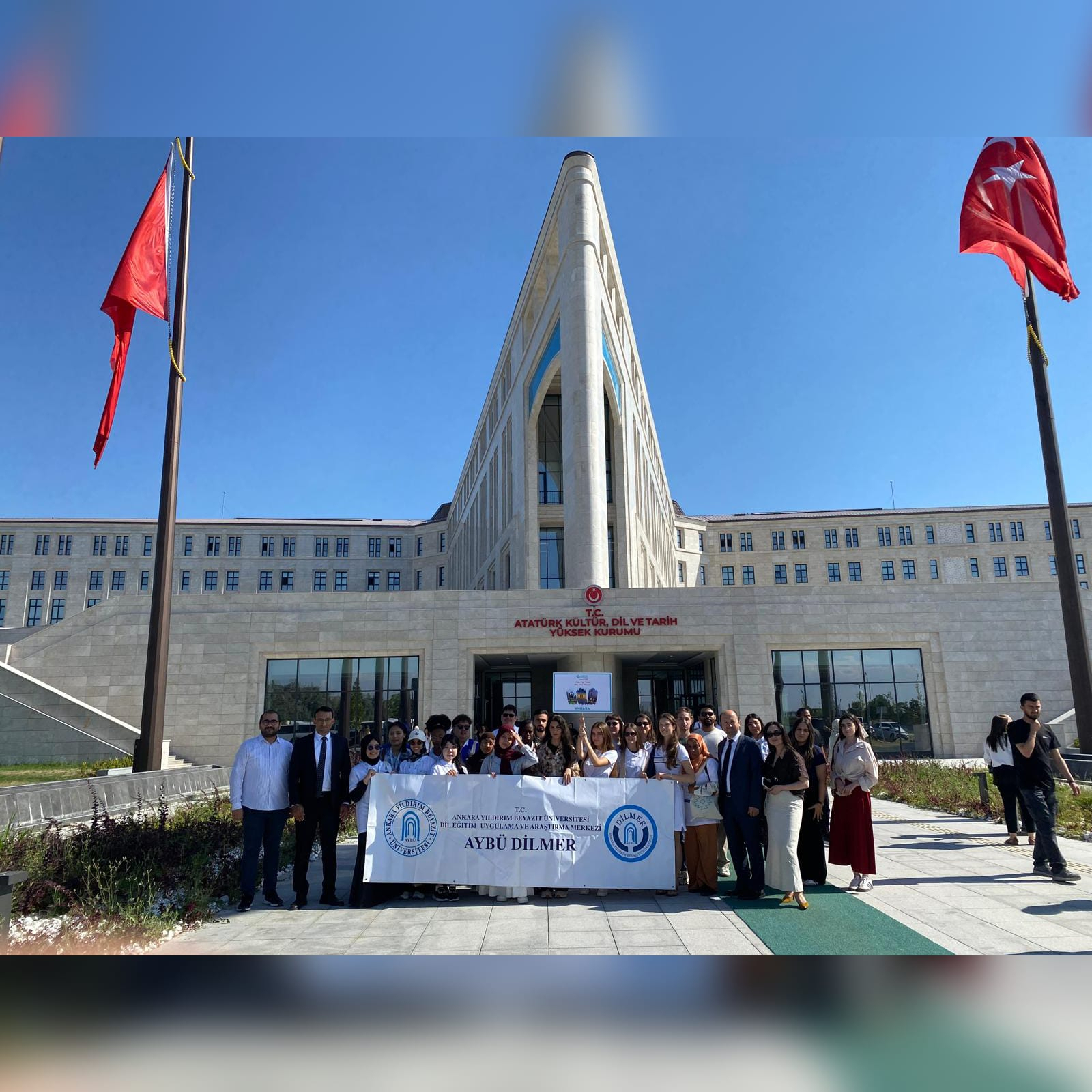 AYBÜ DİLMER olarak 31 farklı ülkeden 32 uluslararası öğrencimiz ile Yunus Emre Enstitüsü tarafından düzenlenen 2025 Türkçe Yaz Okulu Açılış Programına katıldık.