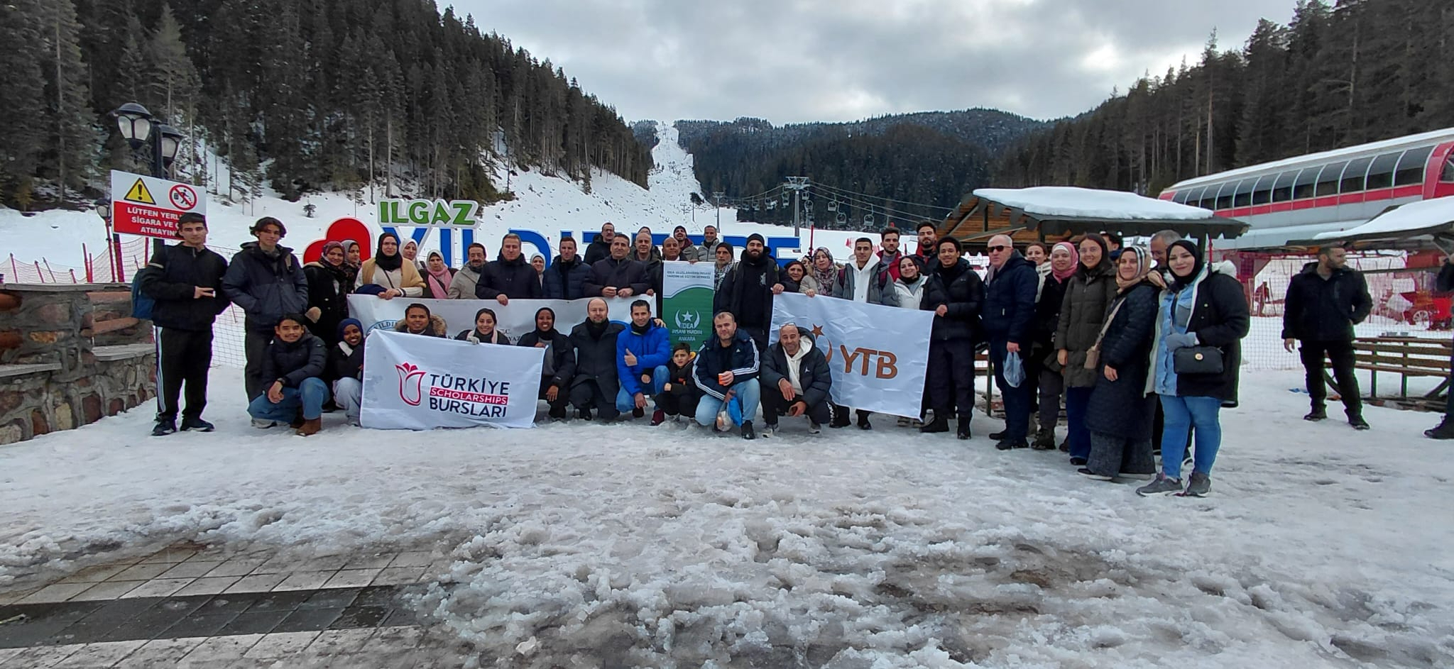 Üniversitemiz DİLMER bünyesinde Türkçe eğitimi alan Filistinli kursiyerler ve 40 ülkeden uluslararası öğrencilerin katılımı ile Çankırı Ilgaz Yıldıztepe gezisi düzenlendi.