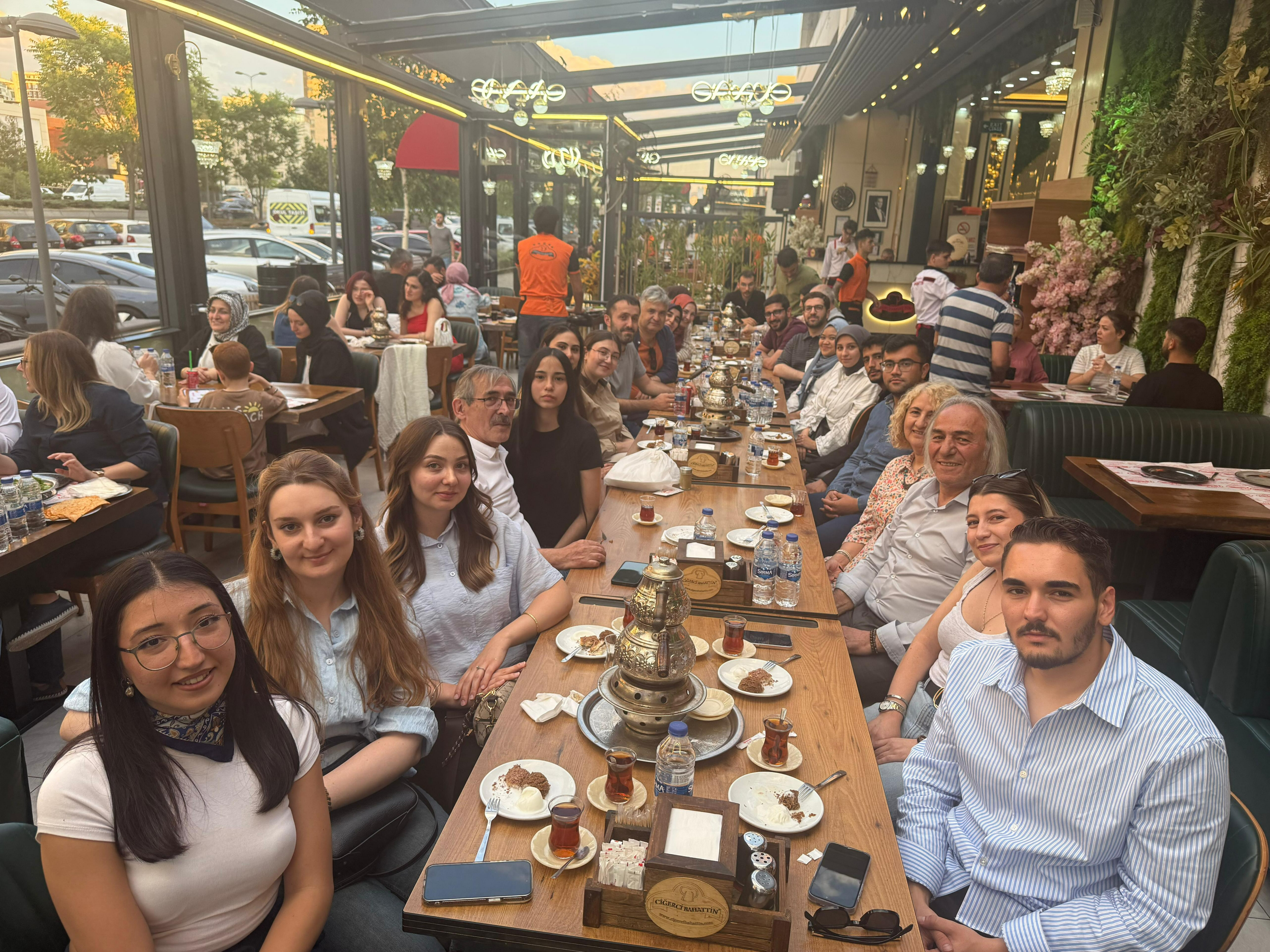 Öğrencilerle yemek buluşması