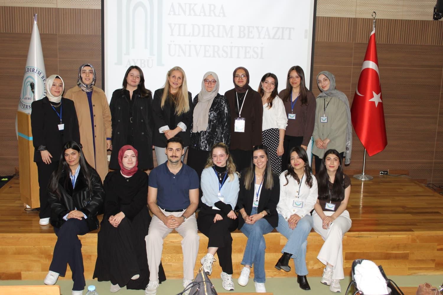 Sağlık Sisteminde Çocuk Gelişimci Olmak adlı konferanstan anı fotoğrafı.