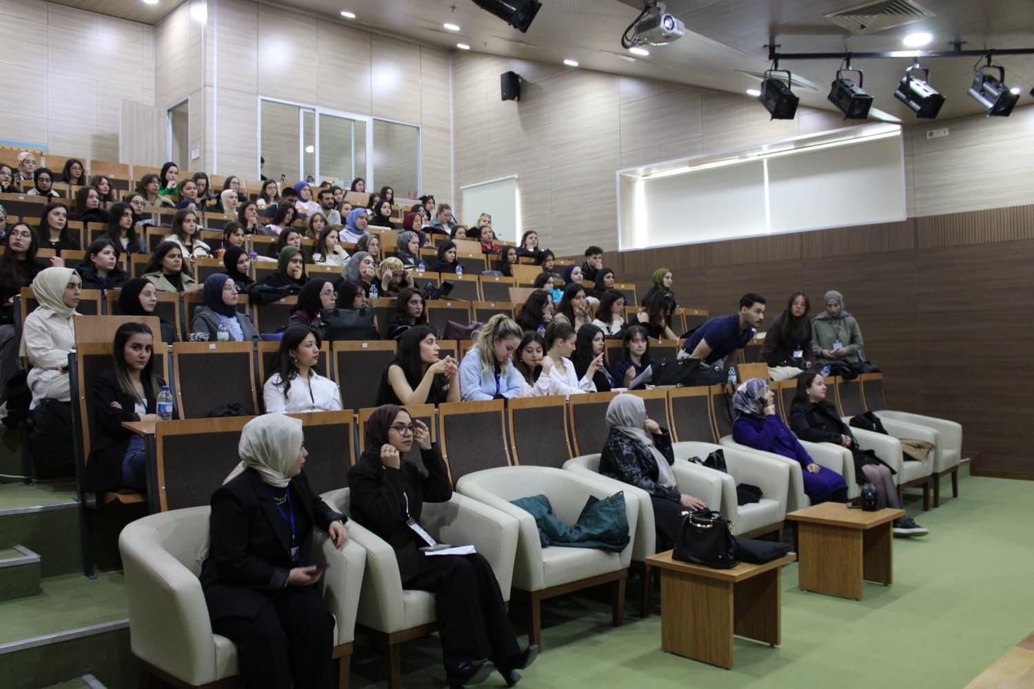 Sağlık Sisteminde Çocuk Gelişimci Olmak adlı konferanstan anı fotoğrafı.