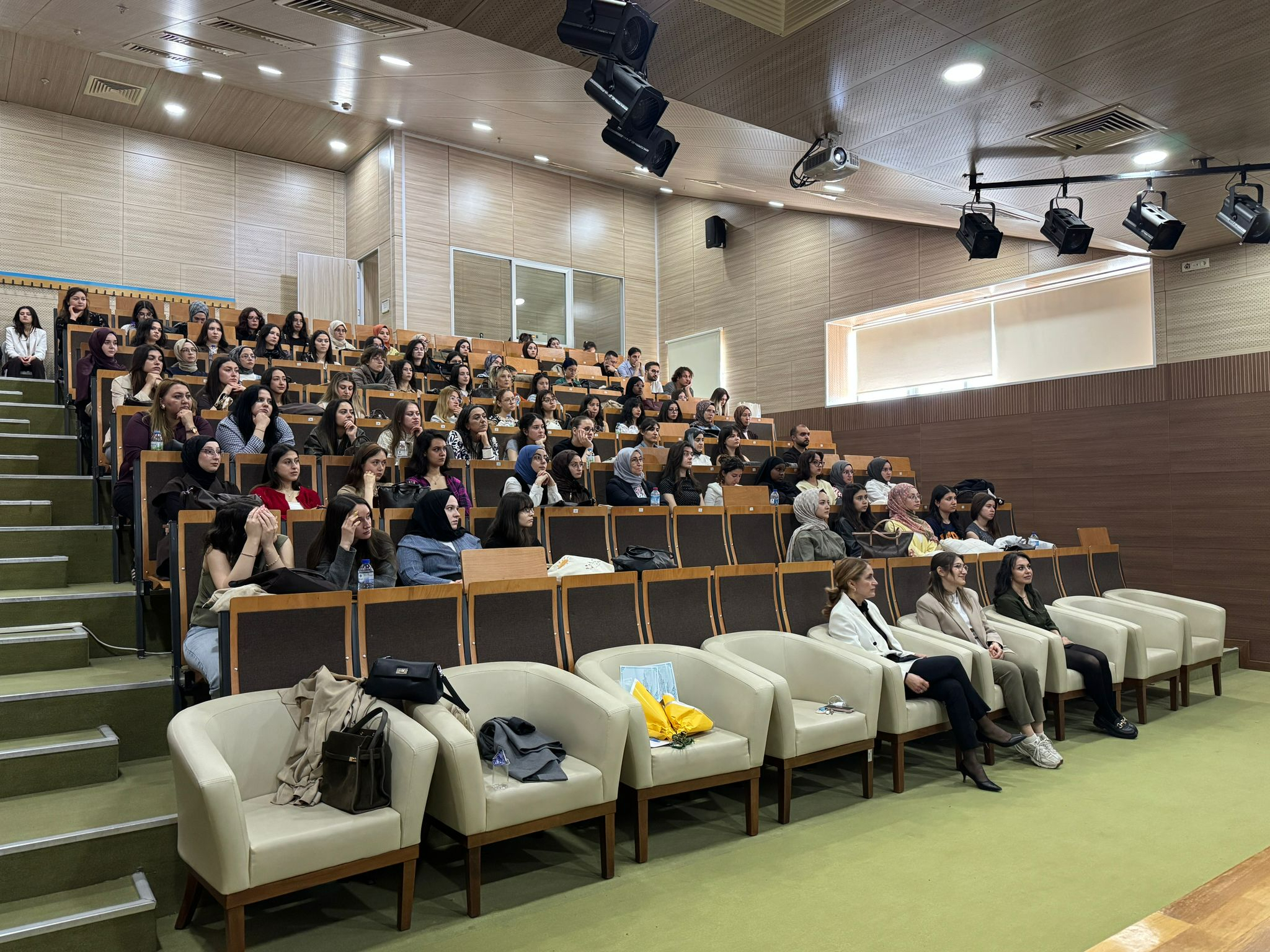 Beslenme ve Diyetetik Bölümü Kariyer Günleri Etkinliği seyirci fotoğrafı