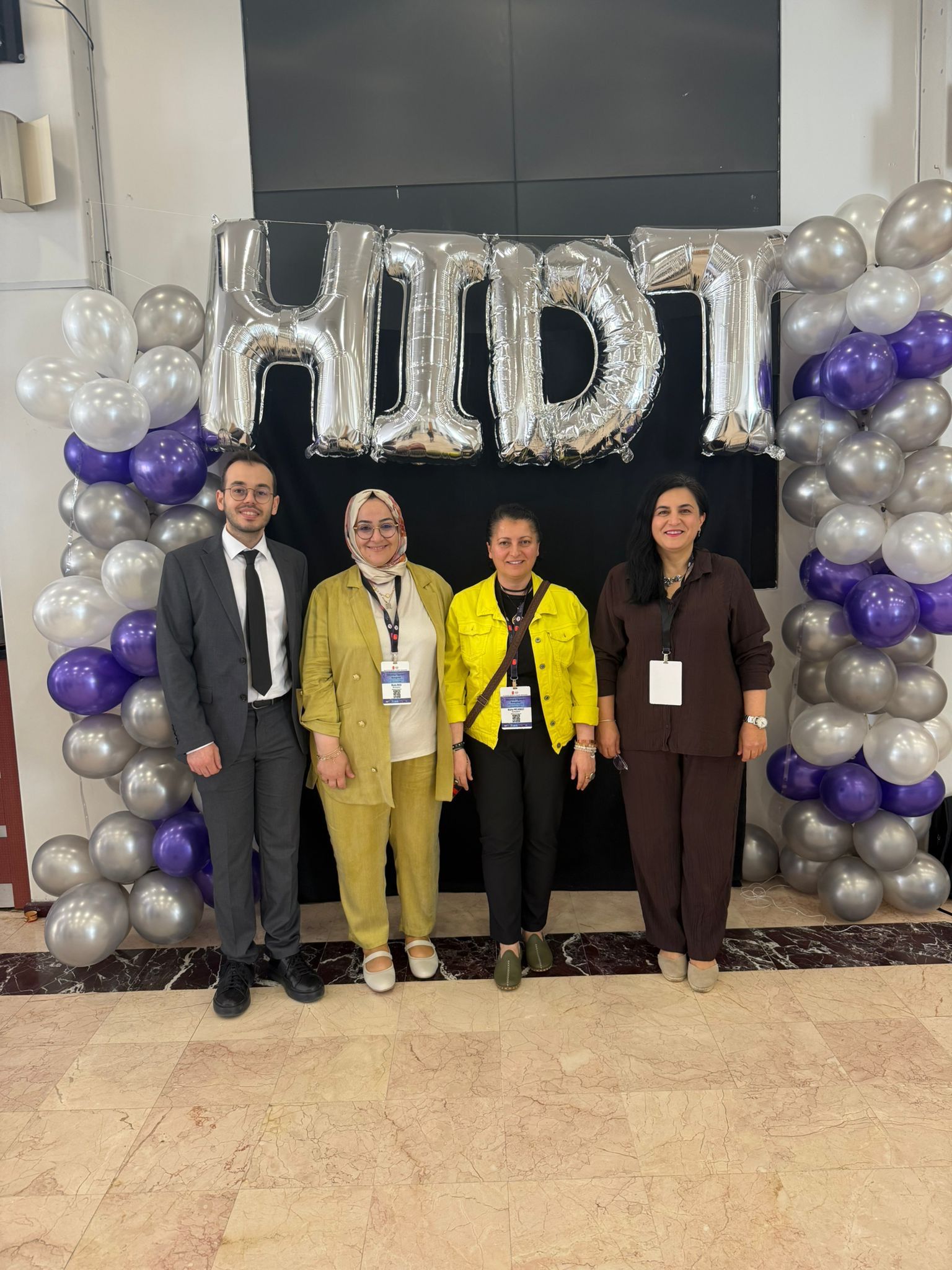 Görsellerde, Hacettepe Üniversitesi’nde düzenlenen XI. Uluslararası Katılımlı Odyoloji Öğrenci Kongresi kapsamında panel, oturum ve toplu fotoğraf kareleri yer almaktadır.