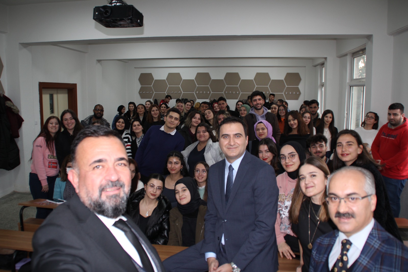 Öğrencilerimize Yönelik Profesyonel Spikerlik Söyleşisi Gerçekleştirildi