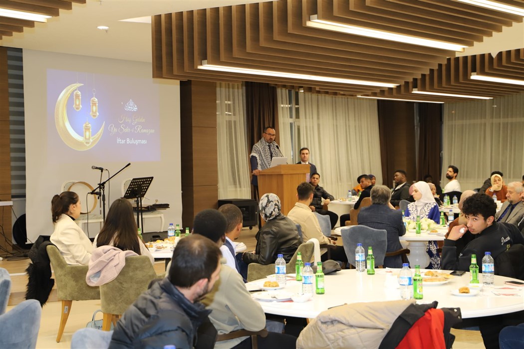 Rektör Aydınlı Uluslararası Öğrenciler İle İftarda Bir Araya Geldi