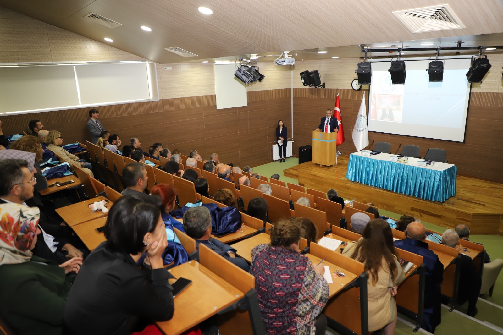 İnsan Ve Toplum Bilimleri Fakültesi 2023-2024 Eğitim ve Öğretim Yılı Fakülte Akademik Genel Kurulu Toplantısı Gerçekleşti