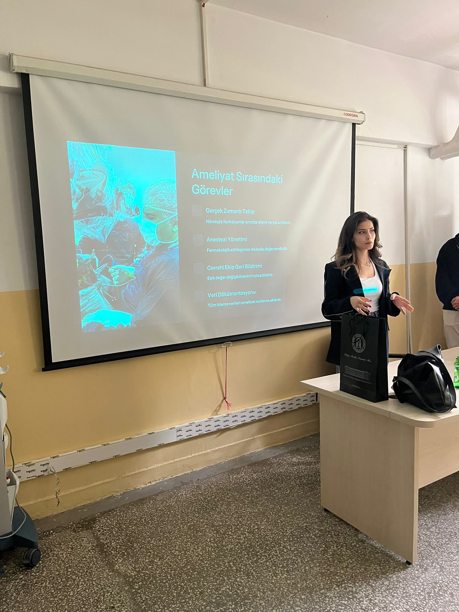 İntraoperatif Nöromonitorizasyon Ameliyatları Simülasyon eğitimi verildi