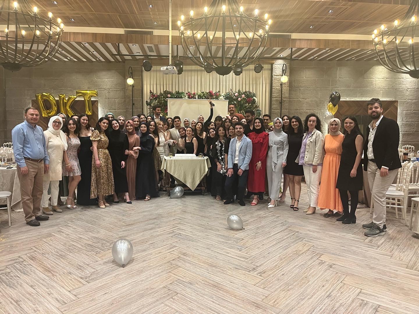 Mezun olacak öğrencilerimiz tarafından 1. Pull-Out partisi düzenlendi.