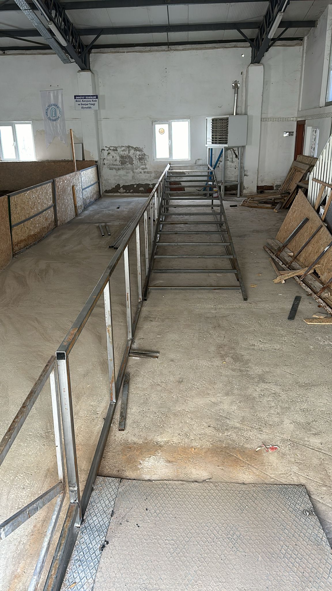 HİPPOTERAPİ MERKEZİMİZDE ENGELLİ BİREYLERİMİZ İÇİN RAMPA YAPIM ÇALIŞMALARI BAŞLADI