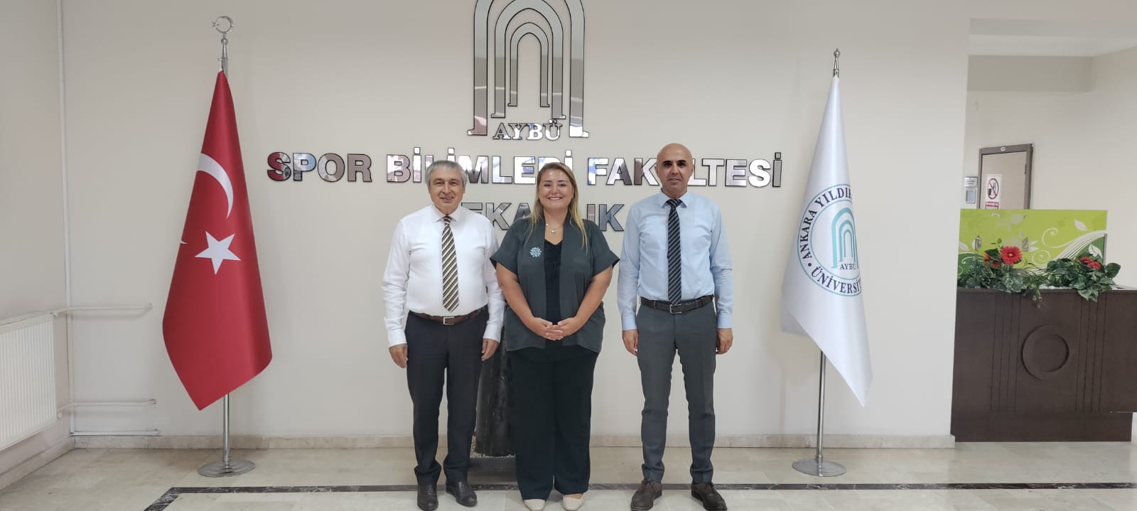 Üniversitemiz Rektör Yardımcısı Hocalarımızdan Dekanlığımıza Ziyaret