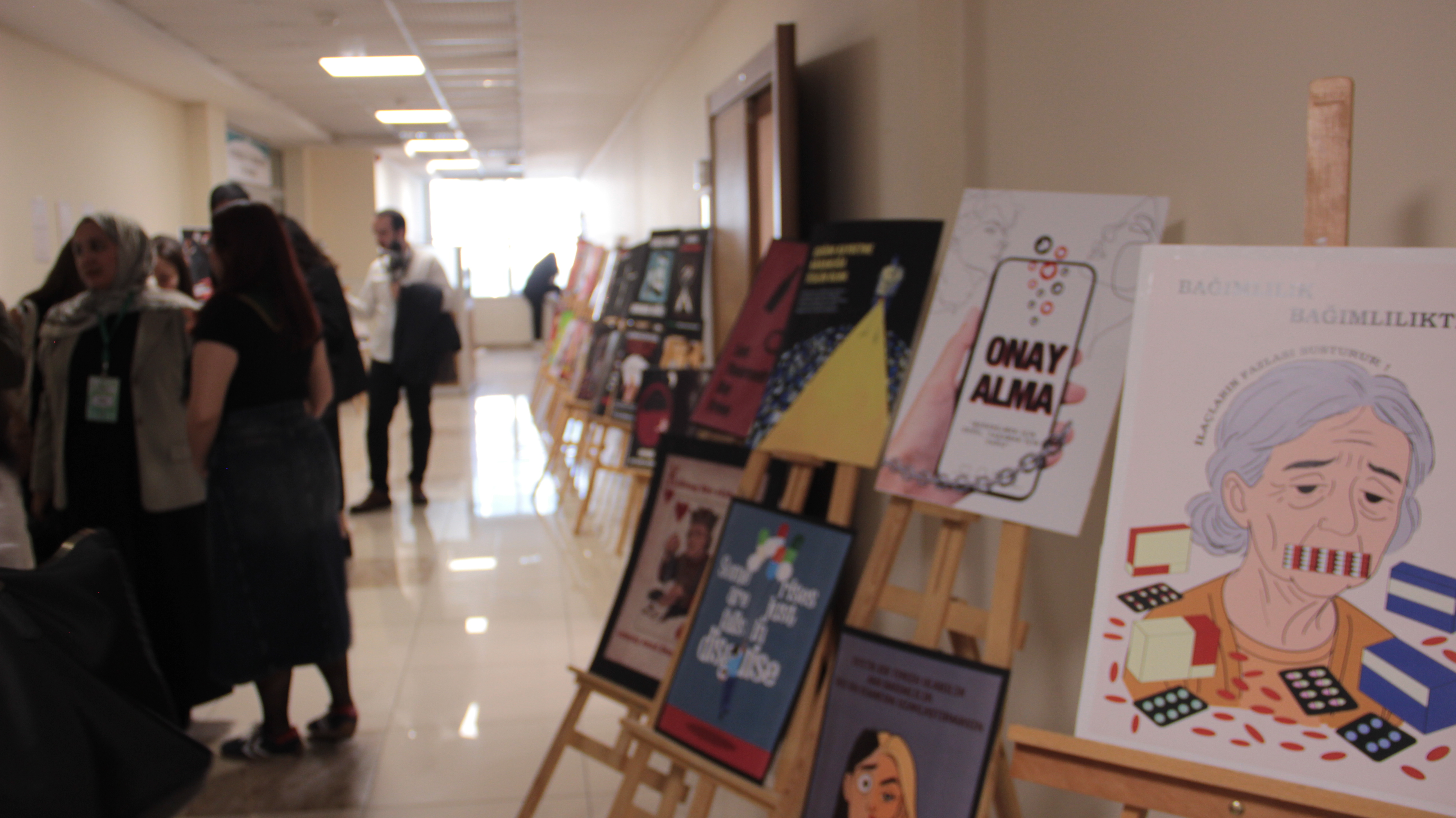 Bağımlılıkla Mücadele Temalı Sergi Gerçekleştirildi