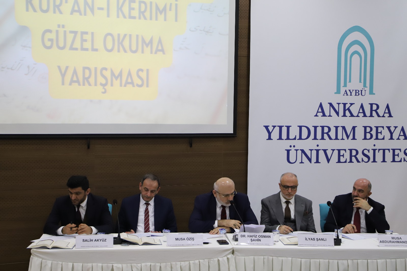 Fakültemizde İlahiyat/İslami İlimler Fakülteleri Arası Kur’an-ı Kerim’i Güzel Okuma Yarışması Gerçekleştirildi.