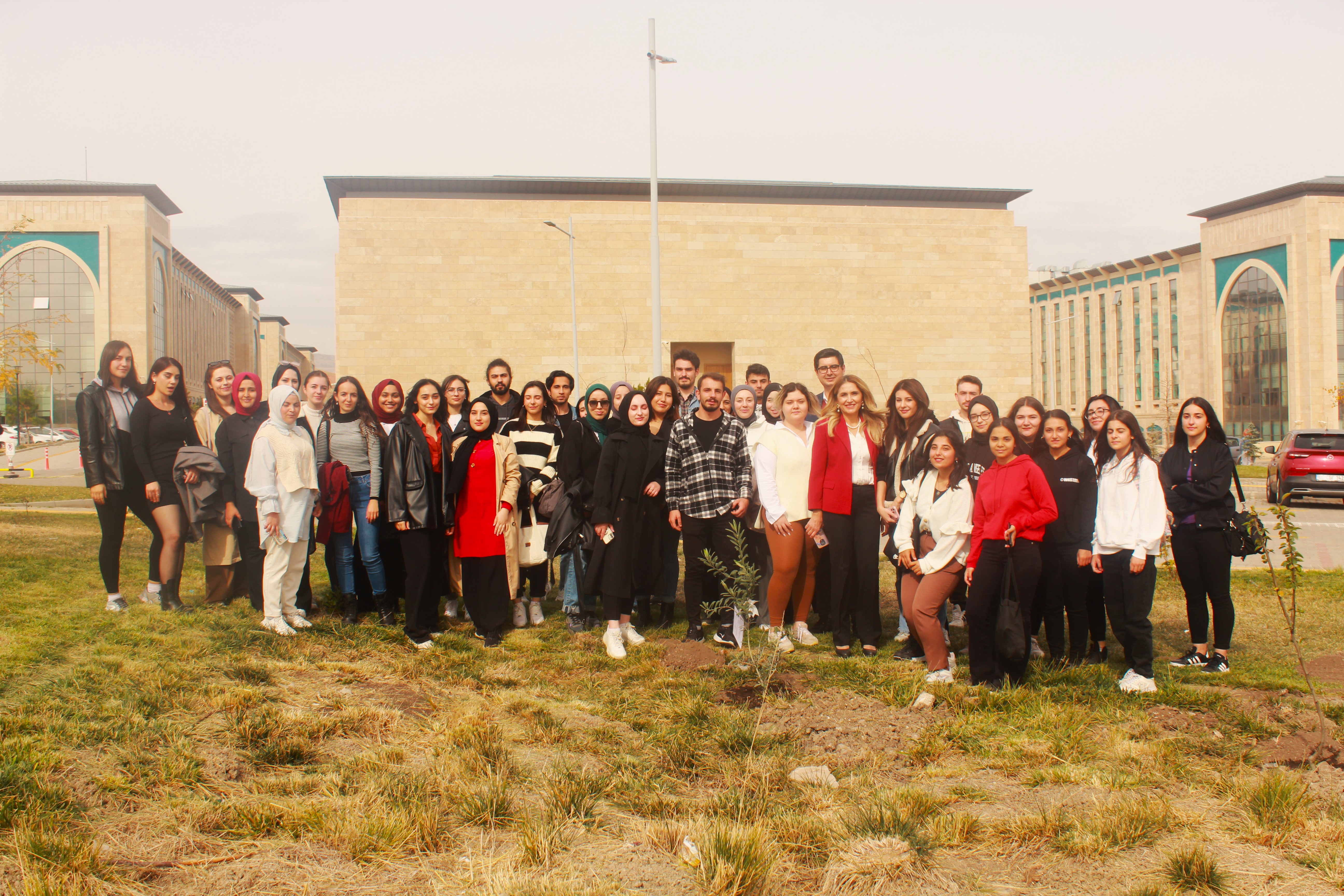 Cumhuriyetimizin 100.Yılı ve Gazze El Ehli Baptist Hastanesi Şehitleri Anısına "Zeytin Fidanı Dikme" Etkinliği Gerçekleştirilmiştir.