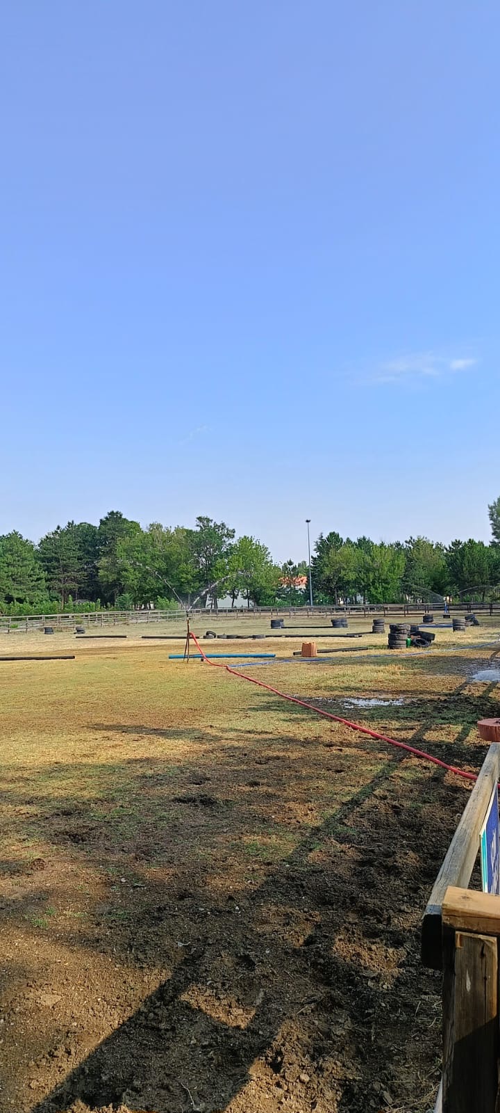 Öğrencilerimizin Ve Atlarımızın Sağlığı İçin Eğitim Alanımızın Sulama Sistemi Tamamlanmıştır.